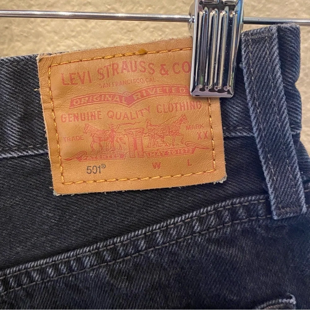 LEVI’S 501 Black Distressed Rip Raw Hem Denim Shorts Size 25